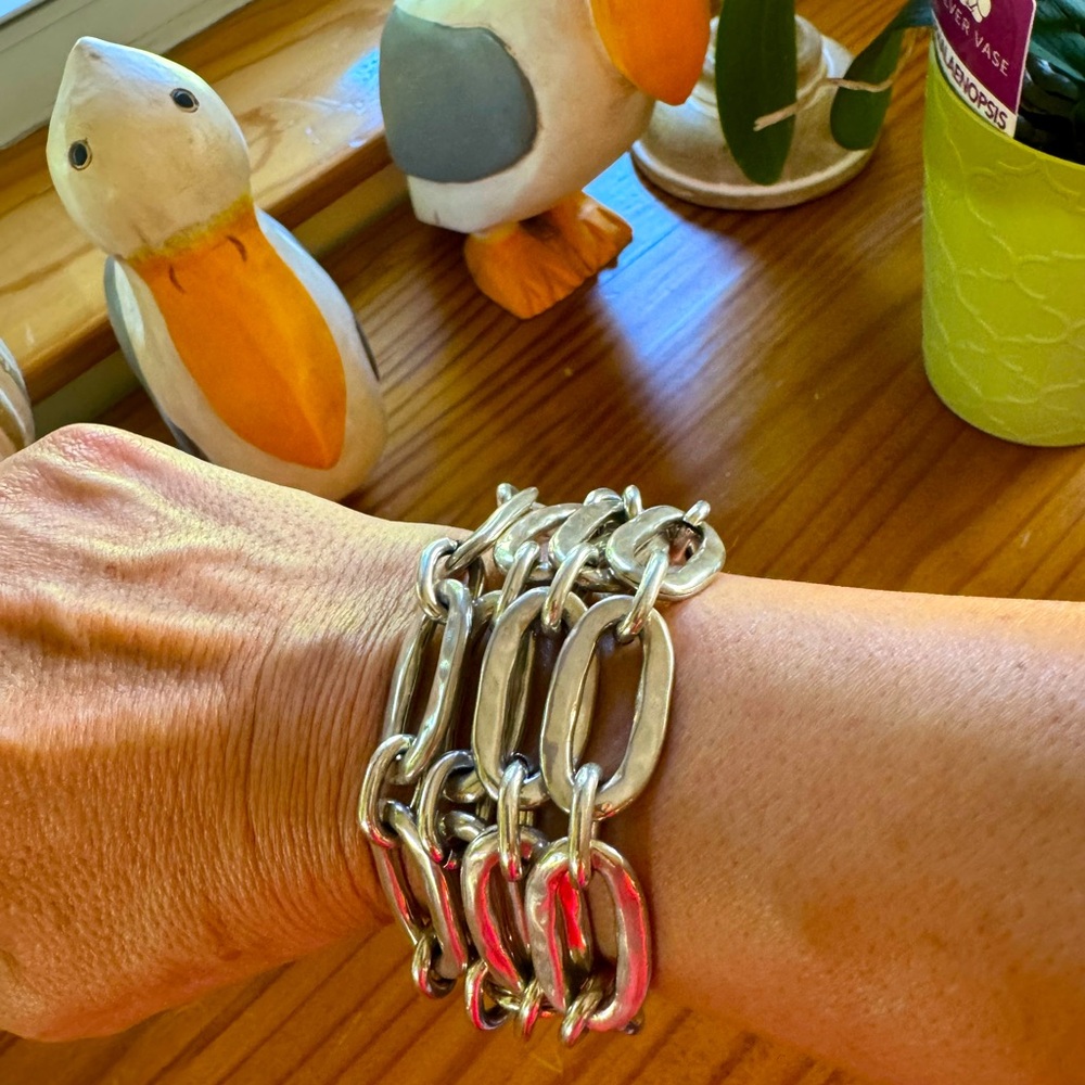 Uno de 50 link bracelet. In excellent condition like new. No scratches